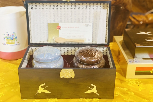 Cao Hồng Sâm Achimmadang Hộp Gỗ 500g X 2 Hũ Hàn Quốc