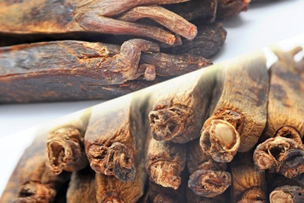 Hồng Sâm Hàn Quốc Củ Khô Hộp Thiếc 150g Daedong Hàn Quốc