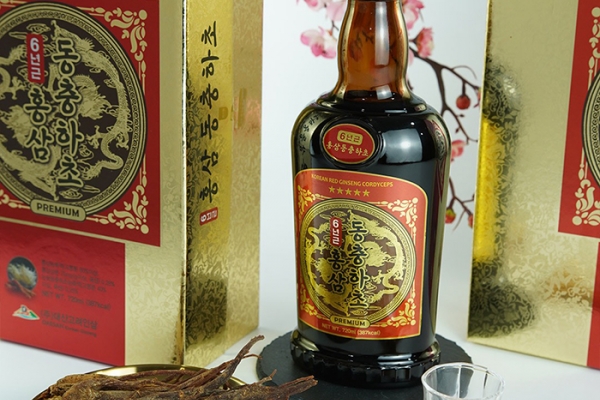 Nước Chiết Xuất Hồng Sâm Đông Trùng Chai Daesan 720ml