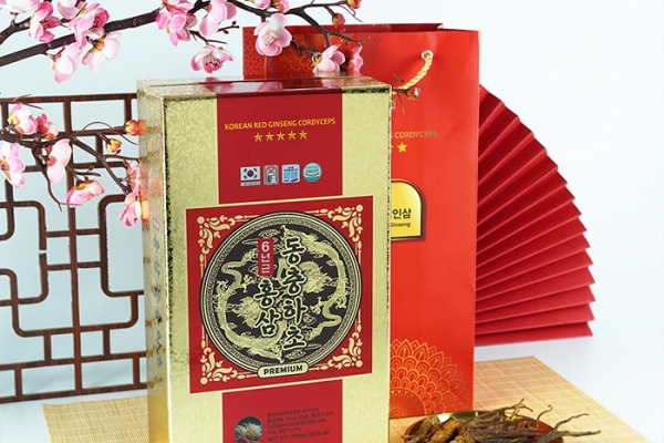 Nước Chiết Xuất Hồng Sâm Đông Trùng Chai Daesan 720ml